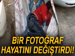Atık kağıt topladığı el arabasında uyuyakaldı, hayatı değişti