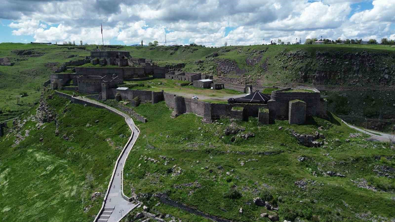 kars-kalesi-unesco-dunya-miras-listesi-ne-alinmayi-bekliyor