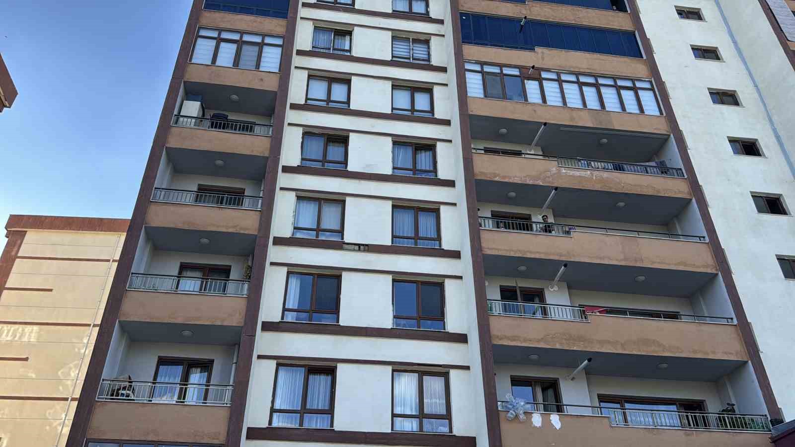 nevsehir-de-5-kattan-dusen-2-yasindaki-cocuk-hayatini-kaybetti