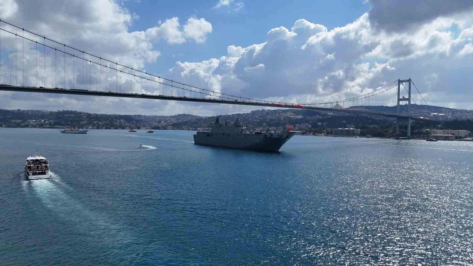 30-agustos-ta-deniz-kuvvetleri-gemileri-istanbul-bogazi-ndan-gecis-yapti