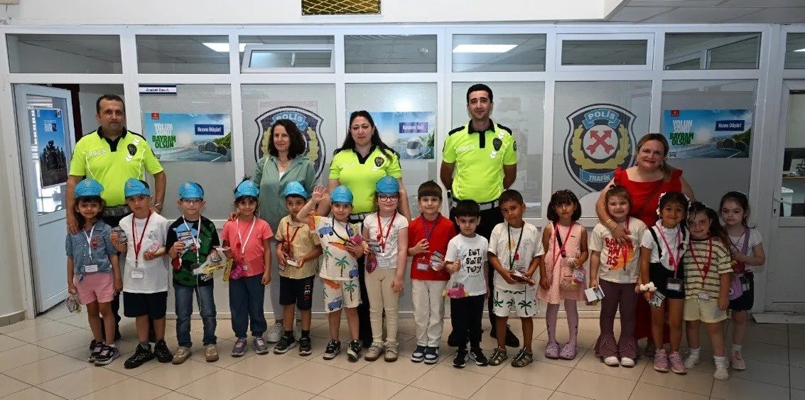 sinop-ta-minik-ogrencilere-polis-meslegi-tanitildi