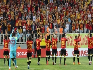 Göztepe’den gençlik operasyonu