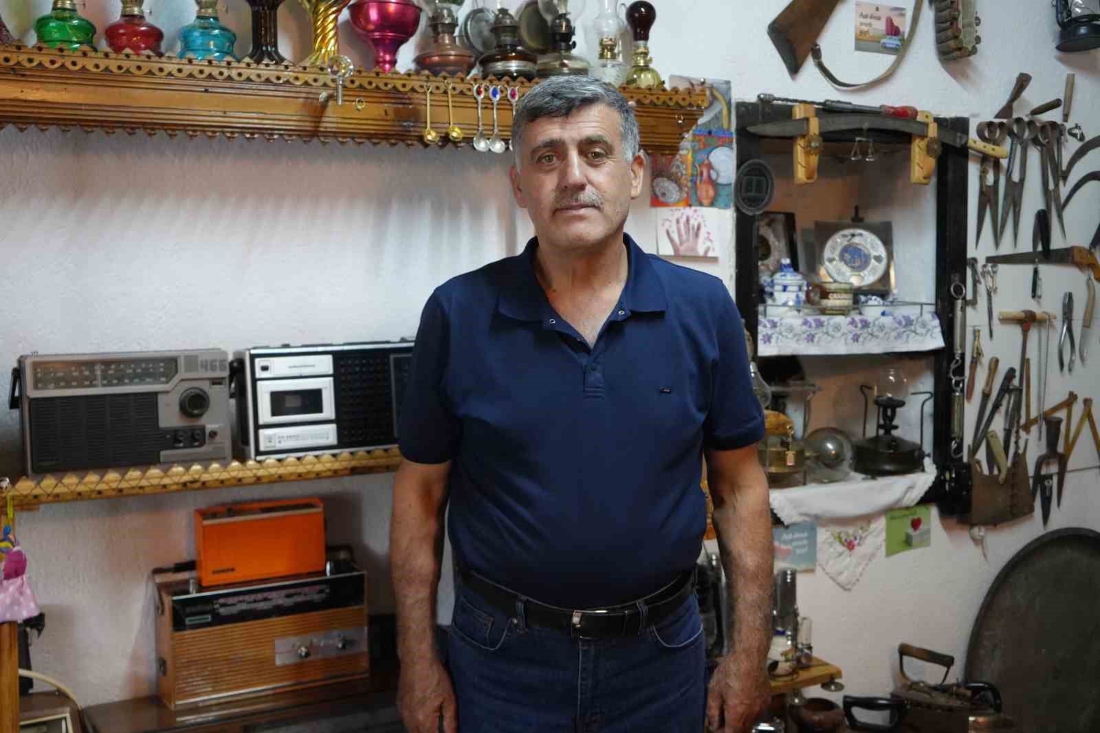 iki-parcayla-basladi-35-yilda-3-bin-esyalik-muze-kurdu