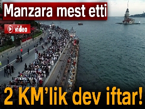 Kız Kulesi manzaralı 2 kilometrelik dev iftar sofrası hayran bıraktı