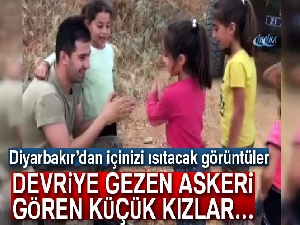 Devriye görevindeki asker, kız çocuğuyla 'şaşırtmacalar' oynadı