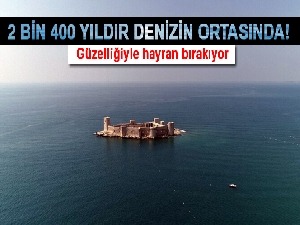 Denizin ortasındaki 2 bin 400 yıllık kale kendine hayran bırakıyor