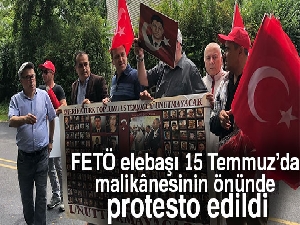 FETÖ elebaşı 15 Temmuz’da malikânesinin önünde protesto edildi