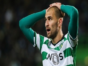 Bas Dost, Sporting Lizbon'da kaldı