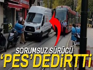 Tramvay dakikalarca minibüsü bekledi