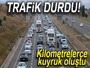 Tatilciler 35 kilometrelik araç kuyruğu oluşturdu