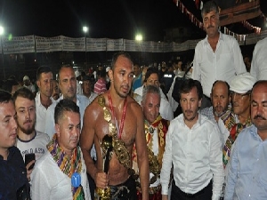 Altın Kiraz’ın başpehlivanı Ali Gürbüz oldu