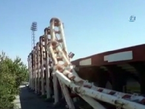 19 Mayıs Stadyumu'nun demir blokları domino gibi yıkıldı