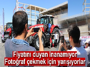 Devasa traktör fuarın ilgi odağı oldu
