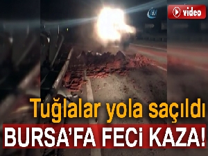 Tuğla yüklü tır devrildi! Tuğlalar yola saçıldı