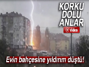 Evin bahçesine yıldırım düştü