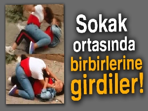Liseli kızların sokak ortasındaki kavgası kamerada