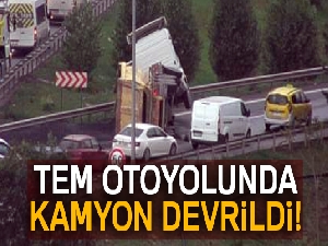 TEM'de hafriyat kamyonu devrildi, trafik durma noktasına geldi