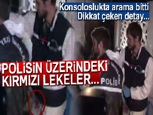 Konsolosluktan çıkan polisin üzerindeki kırmızı lekeler dikkat çekti