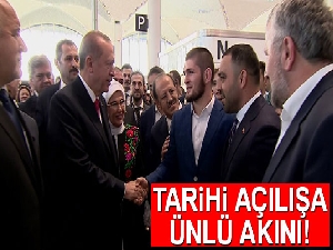 Tarihi açılışa ünlü akını