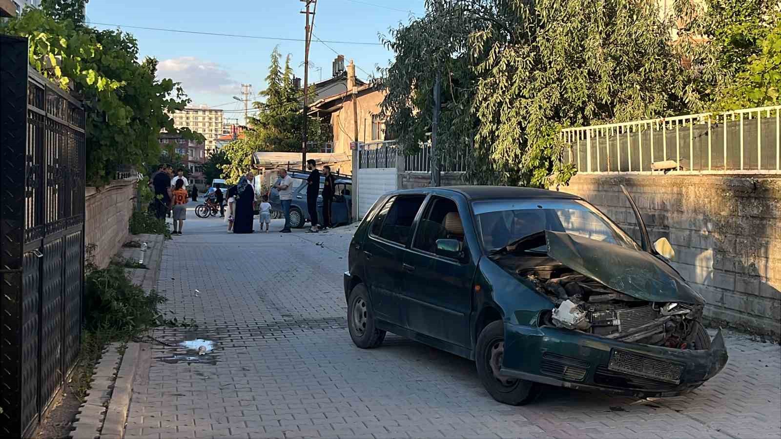 ehliyetsiz-cocuk-surucunun-karistigi-kazada-2-si-cocuk-5-kisi-yaralandi