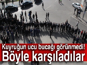 Sivas'ta vali karşılama kuyruğu