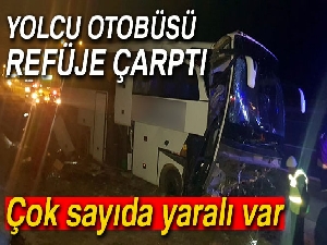 Niğde'de otobüs refüje çarptı: 20 yaralı