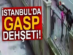 Sultangazi'de sokak ortasında gasp dehşeti kamerada
