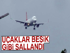 İstanbul'da etkili olan fırtına uçaklara zor anlar yaşattı
