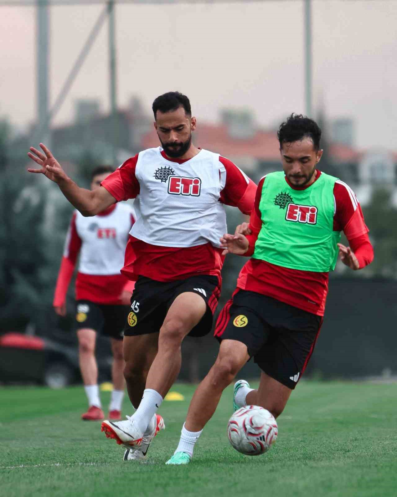 eskisehirspor-balikesirspor-maci-icin-hazirlaniyor
