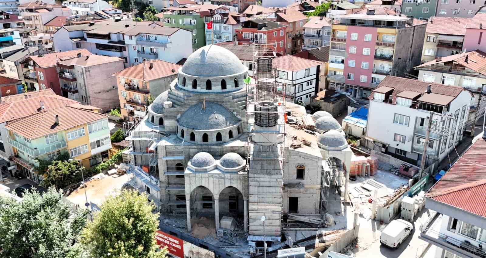 kurucesme-merkez-cami-gun-sayiyor
