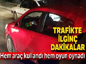Trafikte hem araç kullandı hem de oyun oynadı