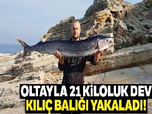 Oltayla 21 kiloluk dev kılıç balığı yakaladı