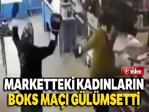 Marketteki kadınların boks maçı gülümsetti