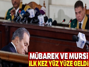Mursi ve Mübarek mahkemede yüz yüze geldi