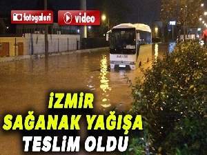 İzmir sağanak yağışa teslim oldu