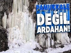 Ardahan'da donan şelale Pamukkale'yi andırdı