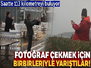Dev dalgalara aldırmadan fotoğraf çekme yarışına girdiler