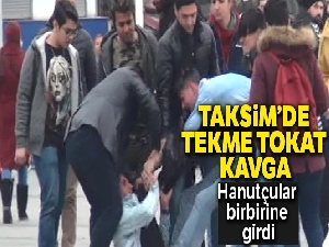 Taksim Meydanı'nda hanutçular tekme tokat kavga etti