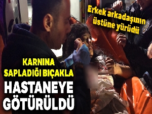 Karnına sapladığı bıçakla hastaneye götürüldü