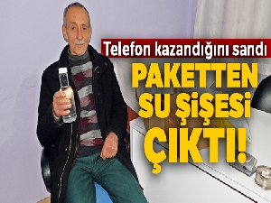 Telefon kazandığını sandı, paketten su şişesi çıktı