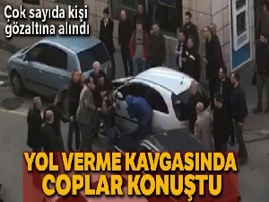 Trafikte yol verme kavgasında coplar konuştu
