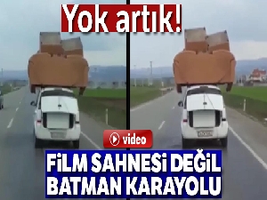 Otomobilin üzerinde koltuk takımı taşıdılar