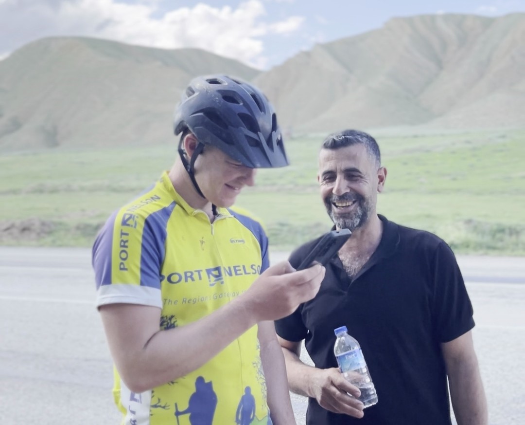 dil-engelini-yapay-zekayla-cozduler-erzurum-yolunda-ingiliz-turiste-senkaya-misafirperverligi