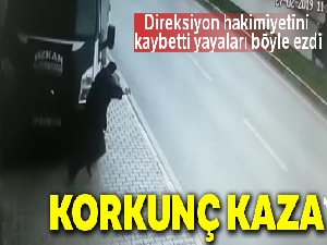 Direksiyon hakimiyetini kaybetti, kaldırımdaki yayaları böyle ezdi