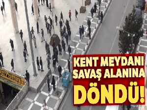 Kent meydanında tekme tokat kavga anı kamerada