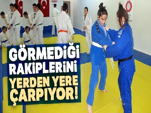 Doğuştan görme engelli Ceren, görmediği rakiplerini yerden yere çarpıyor