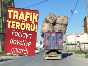Trafikte tehlike saçan aşırı yüklü kamyon kamerada