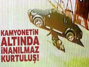 Kamyonetin altında inanılmaz kurtuluş