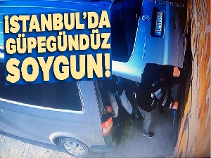 İstanbul'da el arabasıyla güpegündüz soygun yapan hırsızlık çetesi kamerada