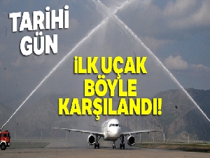 İstanbul Havalimanı'ndan Şırnak'a gelen ilk uçak su takıyla karşılandı